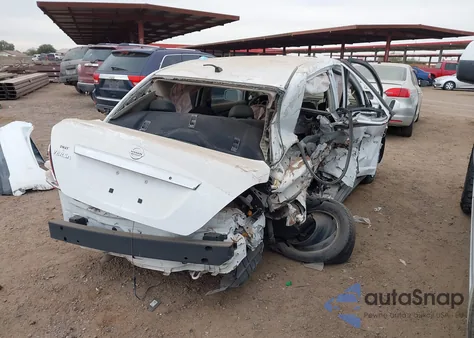 2011 Nissan Versa 1.8S z USA, uszkodzony, nr VIN 3N1BC1AP2BL444152